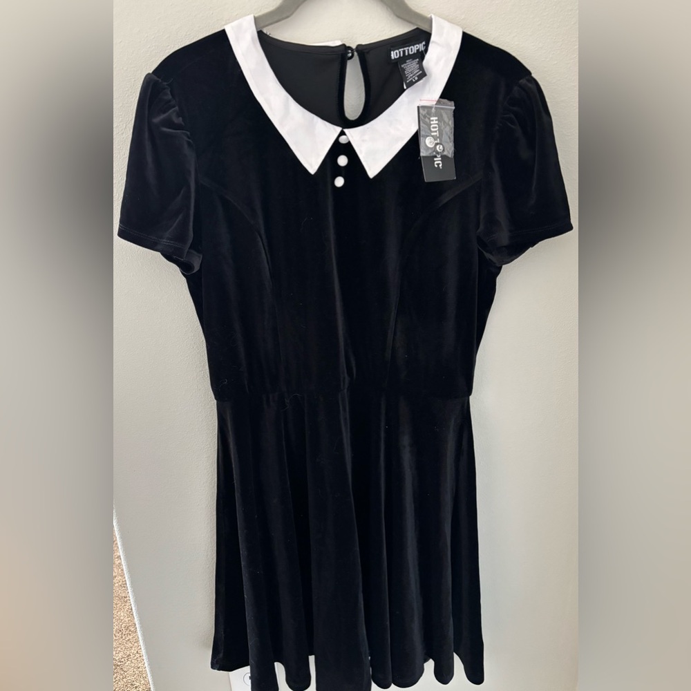 NWT Hot Topic Girls’ Black Velvet with White Collar “Wednesday” Halloween Dress